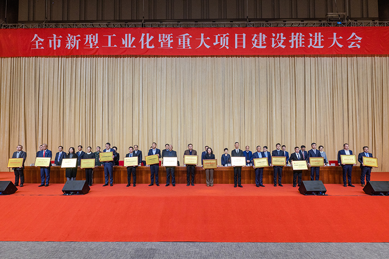 ��ϲ����������ʱ�������ǲ��ٻ���ͨ�н����ġ����Ҽ���ɫ��������  ������׿Խ�����ܹ���������ȫ������ҵ����50ǿ���ȶ�������